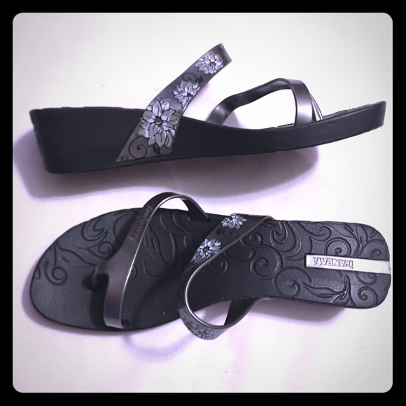 Ipanema Gray silver wedge sandals NWOT - Picture 1 of 6